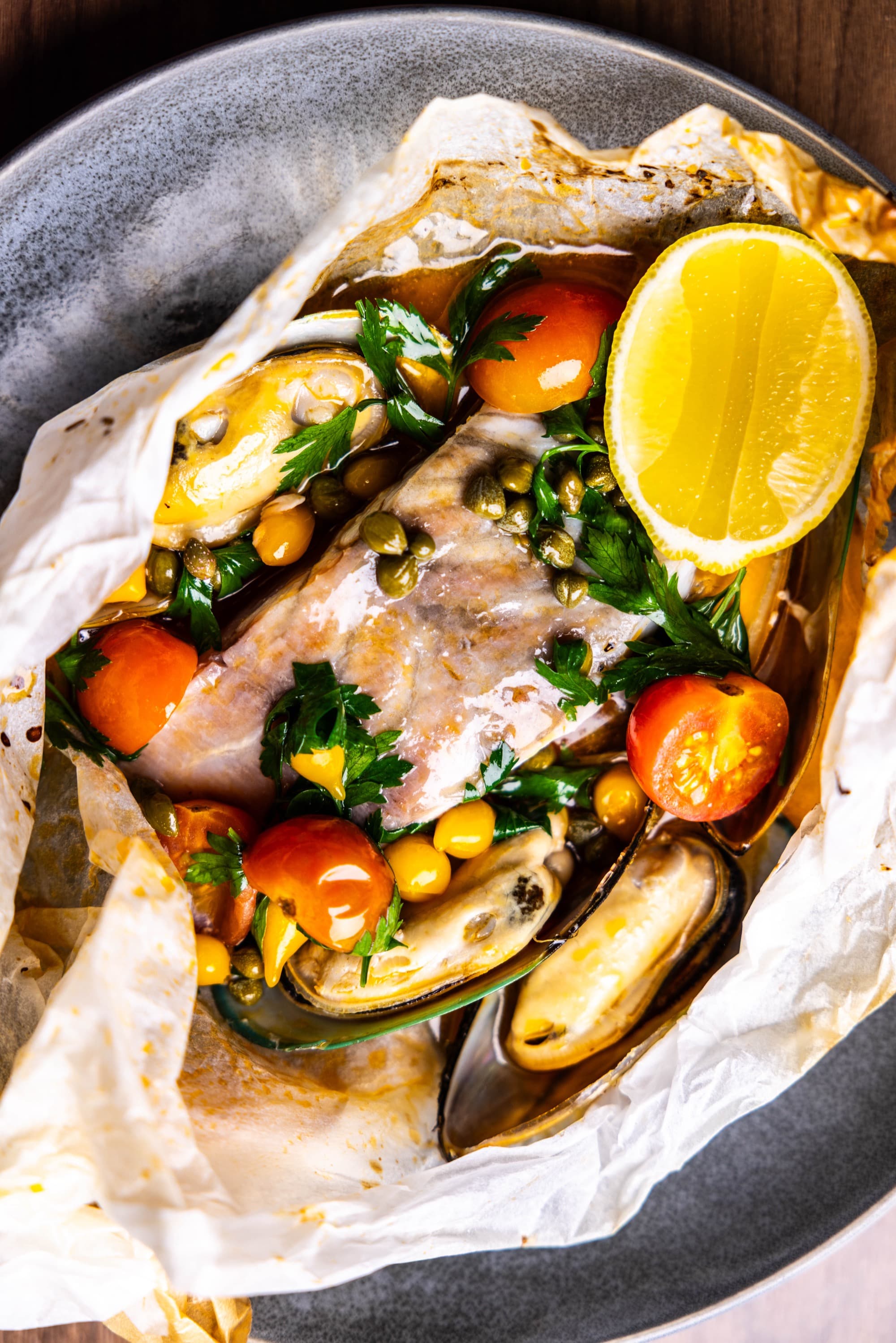 Fish en papillote with mussels and lemon
